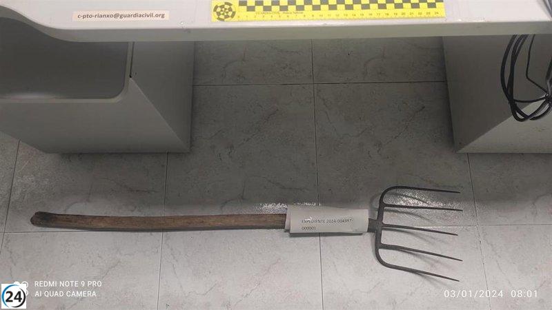 Arrestado individuo en Rianxo (A Coruña) por dañar vehículo y amenazar a agentes con una horquilla