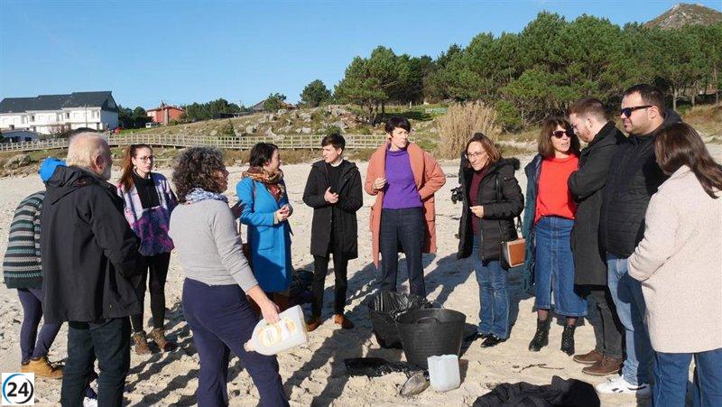 Ana Pontón demanda la comparecencia de Rueda en el Parlamento para esclarecer su responsabilidad en el manejo del problema de los residuos plásticos en la costa.