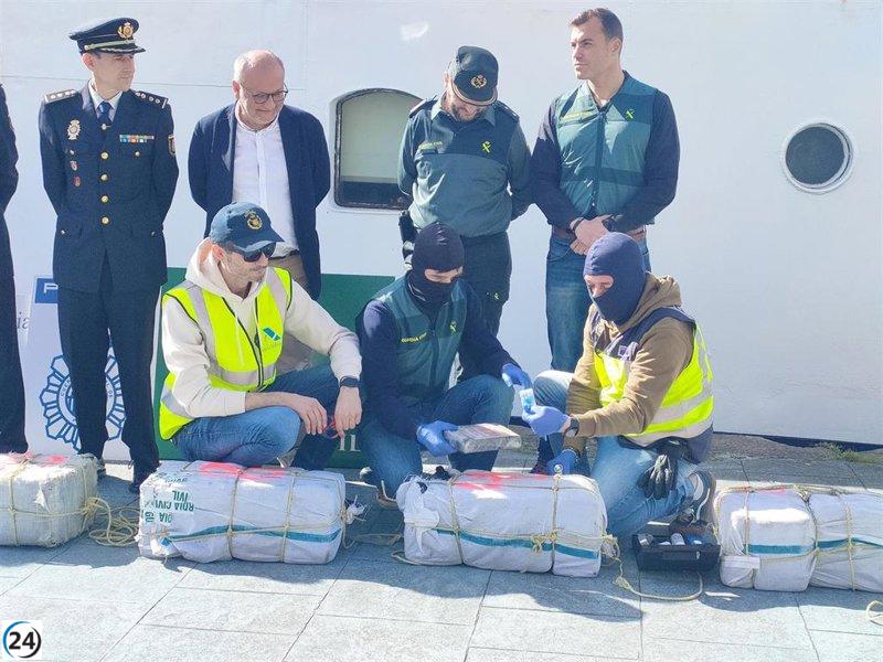 Incautan 200 kilos de cocaína en Vigo provenientes de un velero interceptado en el Atlántico.