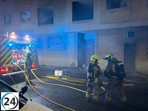 Incendio en edificio abandonado de Narón: Inician labores de limpieza sin víctimas.