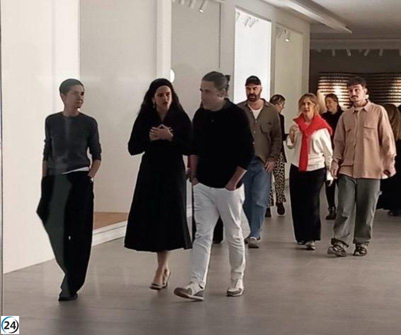 La estrella Rosalía se reúne con directivos de Inditex en su sede en Arteixo