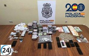 La Policía Nacional atrapa a 5 criminales y confisca 14 kilos de hachís en Ourense.