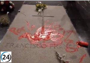 Pintor de la tumba de Franco se encierra en escaparate ante demora en fallo del Supremo