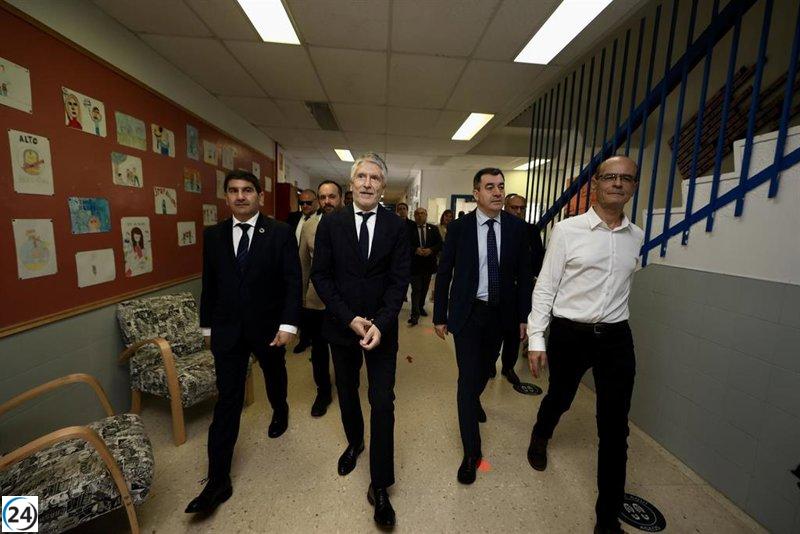 Marlaska insta a los niños de Pontevedra a promover entornos escolares seguros y libres de violencia