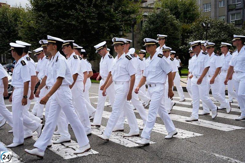 Marín recibe a los amigos de la Princesa Leonor en la Escuela Naval: