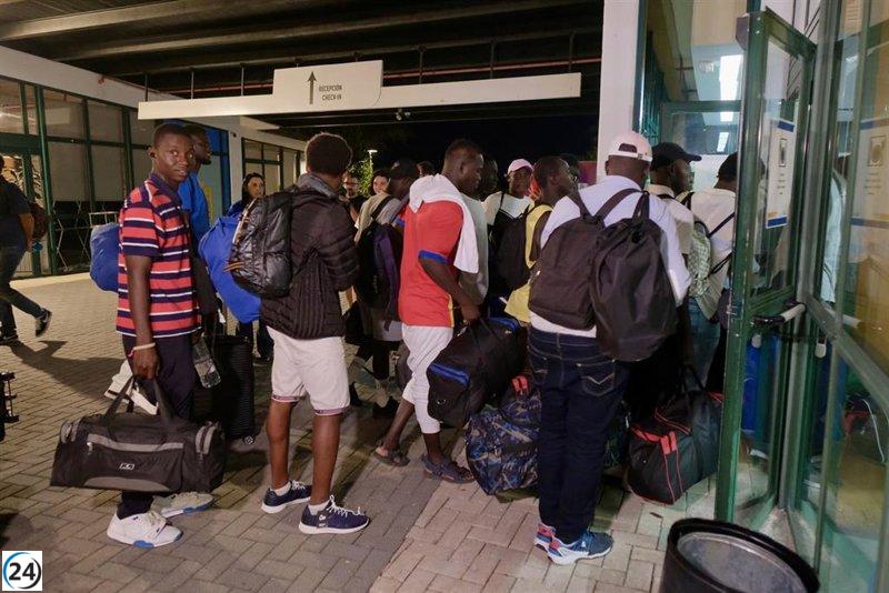 Siete migrantes deben dejar el Monte do Gozo en Santiago tras rechazo de su asilo.