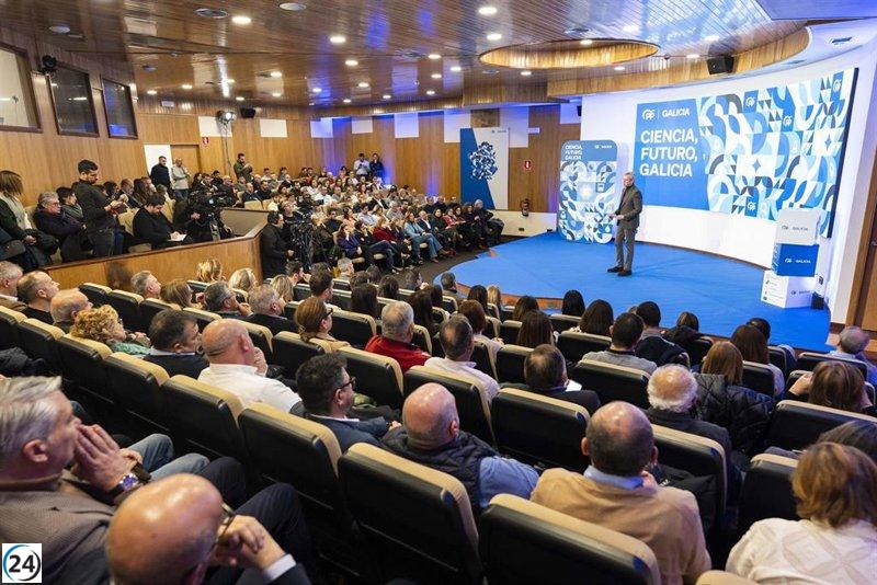 Rueda defiende a Fraga tras la decisión errónea sobre su homenaje, con el PP en abstención.
