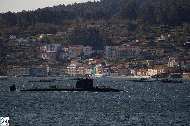 El submarino 'Isaac Peral' de la Armada realiza su primera travesía nacional en Marín, generando gran expectación.