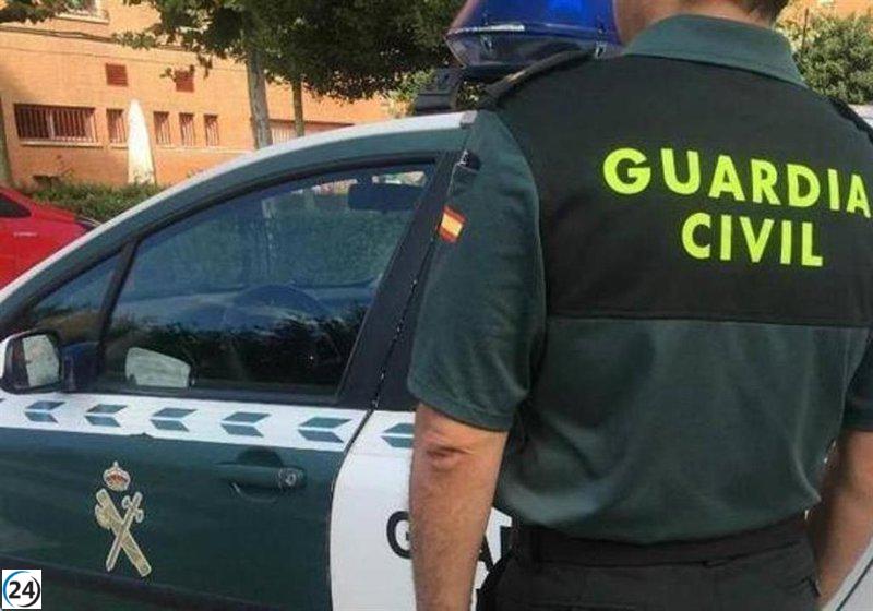 Sustraen en hotel de Sanxenxo al hacerse pasar por agentes de la ley.