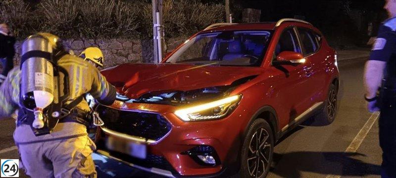 Caballo descontrolado daña cinco coches en Ferrol tras caer su conductor.