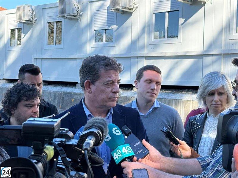 Besteiro alerta sobre el constante deterioro de la sanidad y critica al PP por su gestión improvisada.