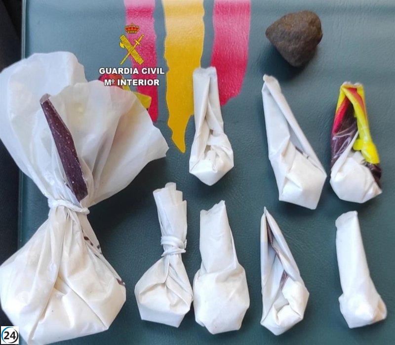 Mujer en Cangas bajo investigación por posesión de droga.