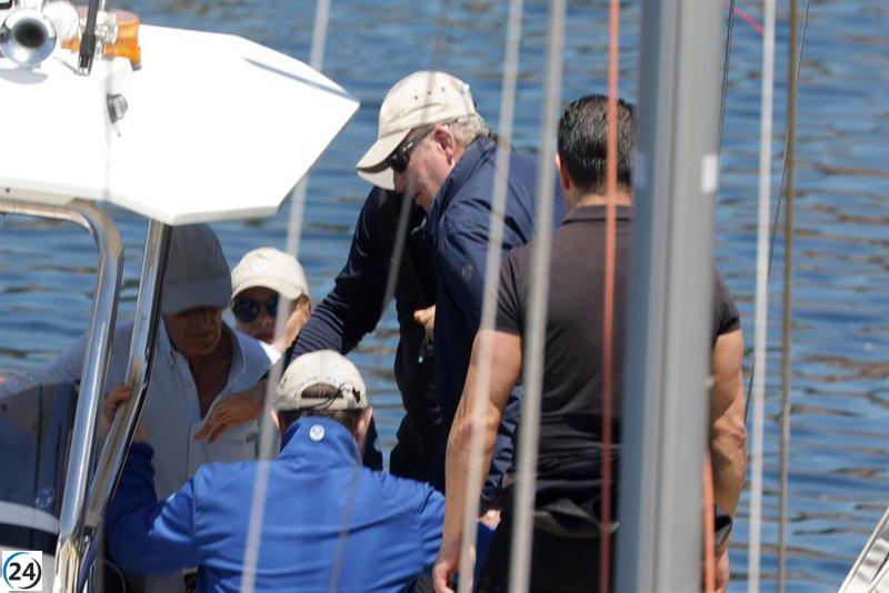 Juan Carlos I navega en Sanxenxo tras ausentarse de la conciliación con Revilla.