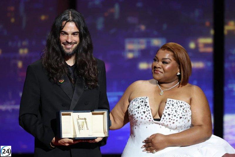 Oliver Laxe, cineasta gallego, se lleva el premio del Jurado en Cannes con su obra 'Sirat'.