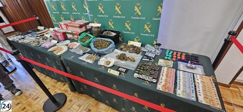 Desarticulada red que enviaba cocaína rosa y hachís en paquetes a 30 provincias, incluyendo A Coruña y Lugo.