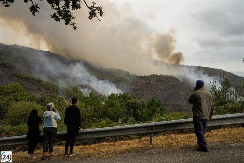 Inicia la temporada crítica de incendios en Galicia, pronosticando un verano caluroso.