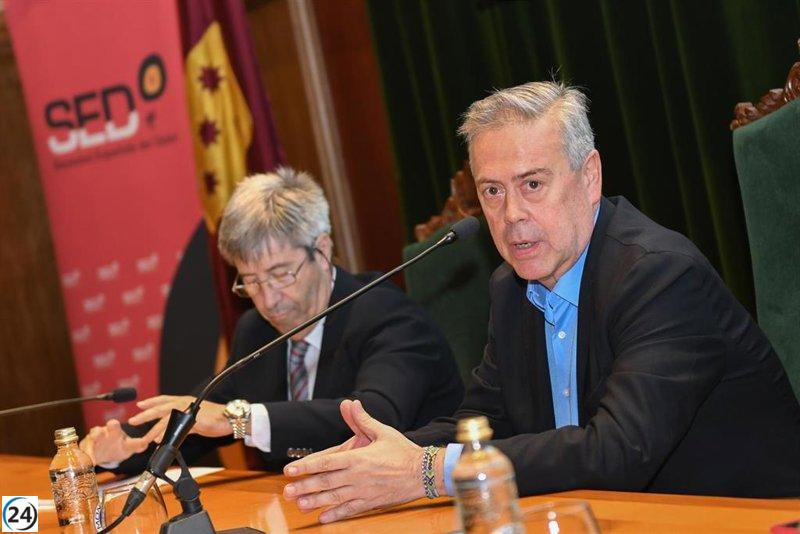 Sanidad responde a críticas por escasez de médicos: