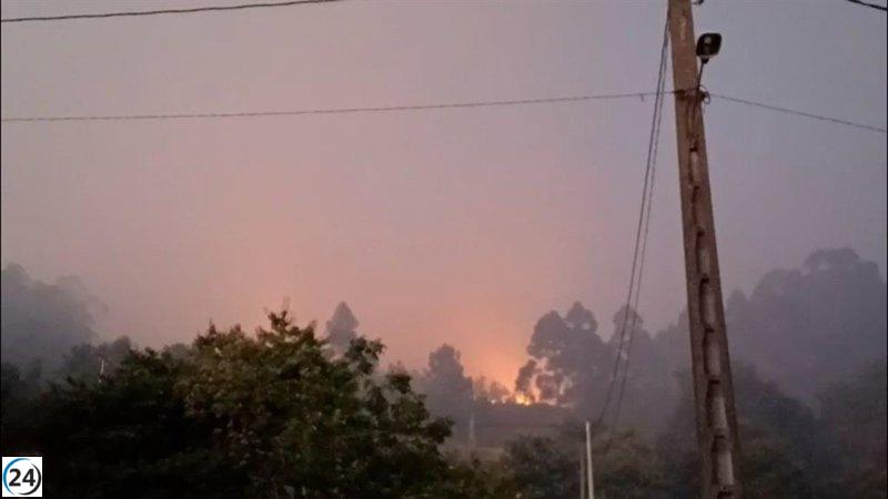 Incendio en la zona de Pontevedra y Marín interrumpe el servicio eléctrico a 247 clientes de Naturgy.
