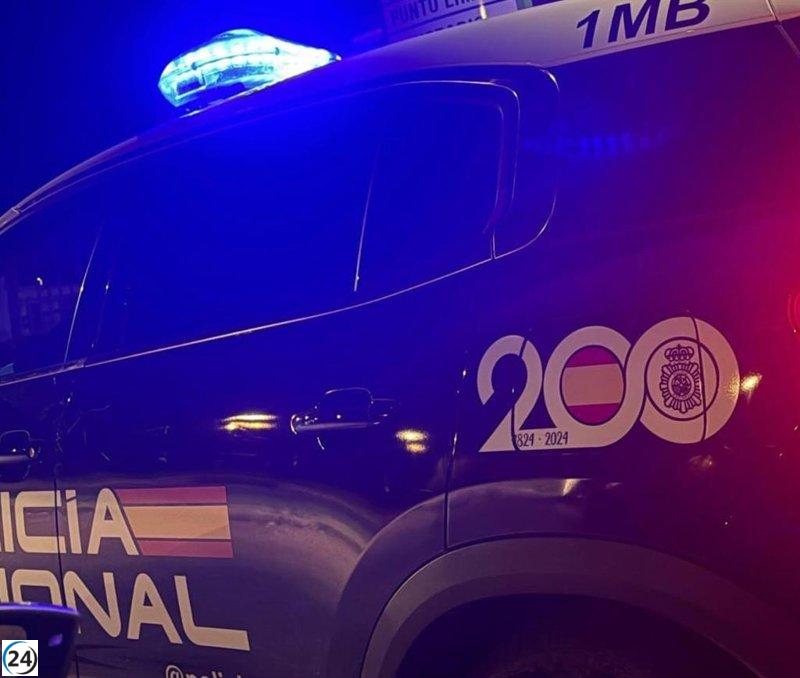 Capturan a dos en el aeropuerto de Santiago con droga adherida al cuerpo al intentar volar a Canarias.