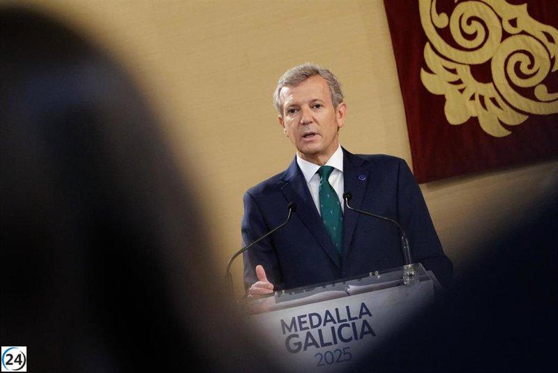 Rueda aboga por un enfoque dialogante y moderado en la entrega de la Medalla de Galicia a la princesa Leonor.