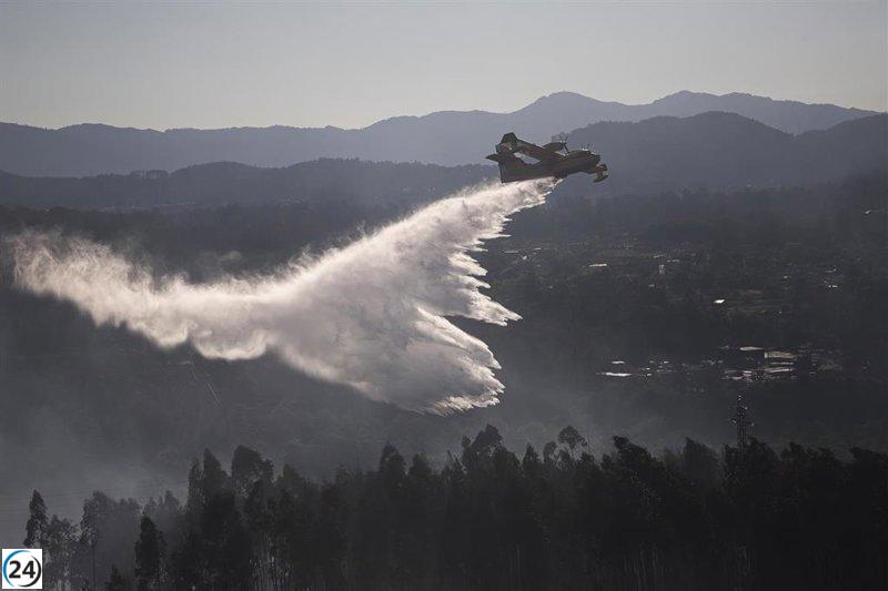 Incendios interrumpen el tráfico en Camariñas y Sanxenxo; Meaño registra 40 hectáreas devastadas.