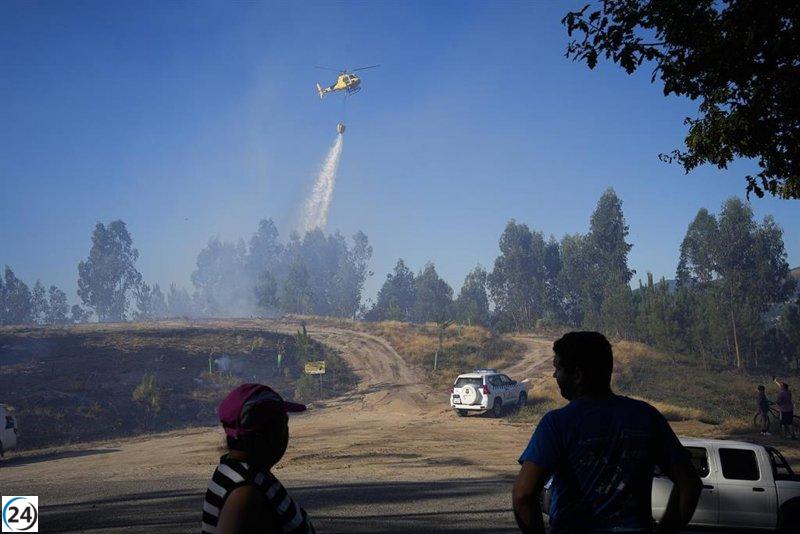 Incendio en Arbo pone en peligro casas en O Pedreiro y O Urzal.