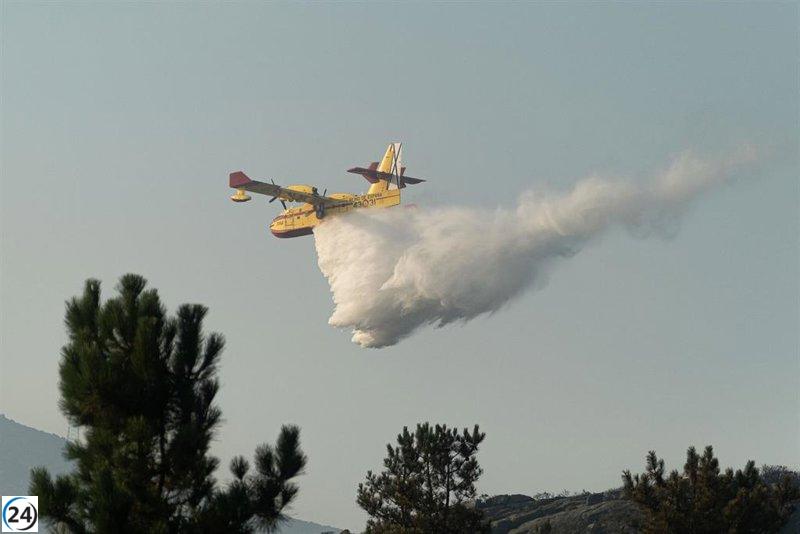 Incendios en A Fonsagrada y As Neves dificultan operaciones y generan restricciones en la A-52.