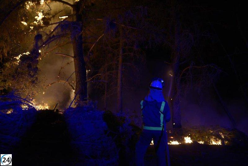 Incendios en Ourense mantienen a más de 300 personas bajo confinamiento en varias localidades.