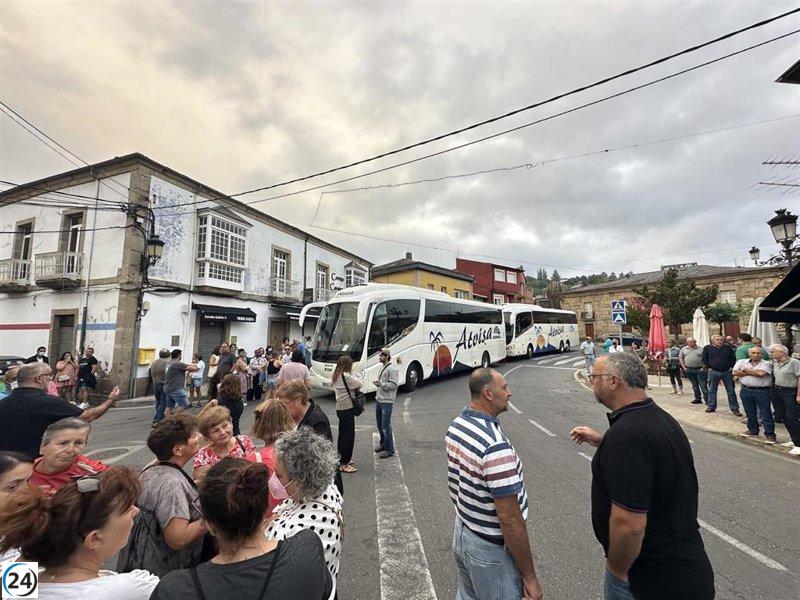 Vecinos de Petín se movilizan en los juzgados en defensa de un arrestado: 