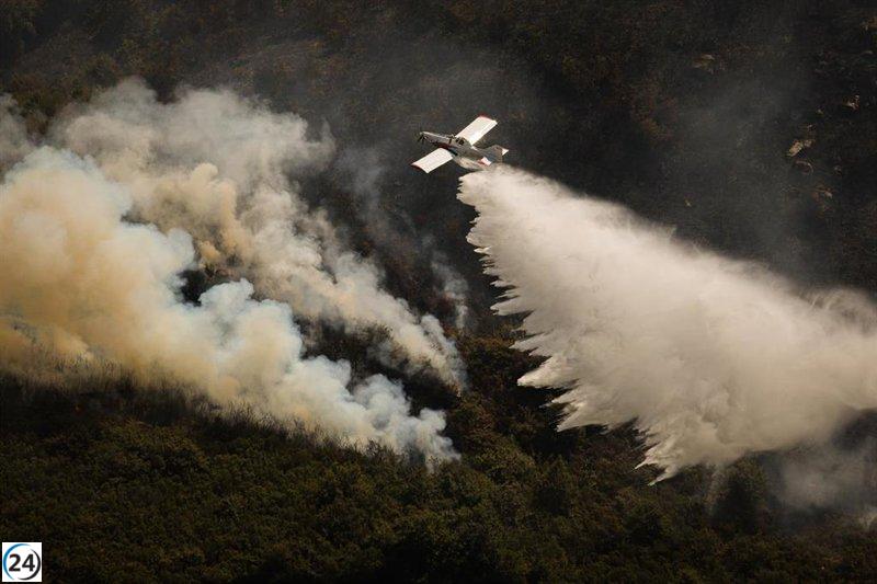 Descenso de 10º ayudará a mitigar incendios en Ourense, aunque las precipitaciones serán mínimas.