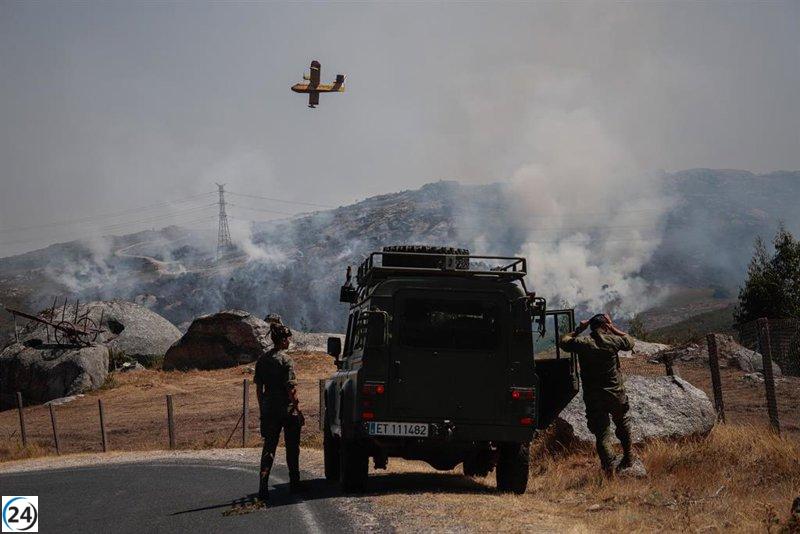Incendios en Galicia: Apagan el fuego en Carballedo y controlan el de Carballeda de Valdeorras.