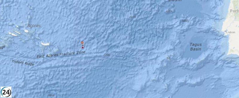 Rescatan a los 11 tripulantes de un pesquero gallego hundido cerca de las Azores.