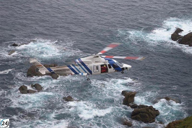 Tripulante herido de velero en Burela permanece en coma tras ser evacuado por helicóptero.