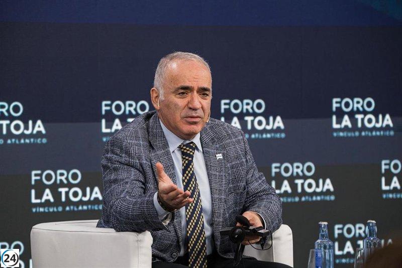 Kasparov alerta a Europa sobre su futuro ante la amenaza de Putin en A Toxa.