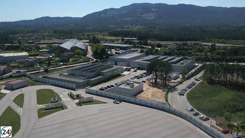 Incendio consume dos toneladas de baterías en el Centro Tecnológico de Automoción de O Porriño.