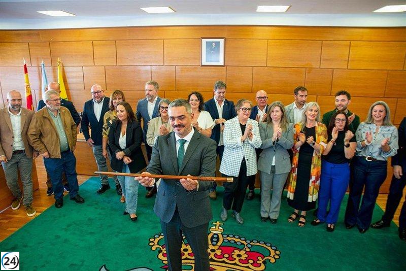 Daniel Pérez (BNG) asume la alcaldía de Carballo y se compromete a honrar el legado de Evencio Ferrero.