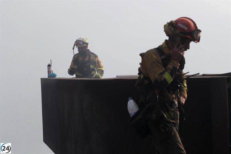 Rodeiro extingue su incendio mientras A Gudiña enfrenta uno nuevo.