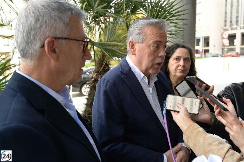 Conselleiro de Sanidade defiende la descentralización frente a la creación de tres nuevas facultades de Medicina.