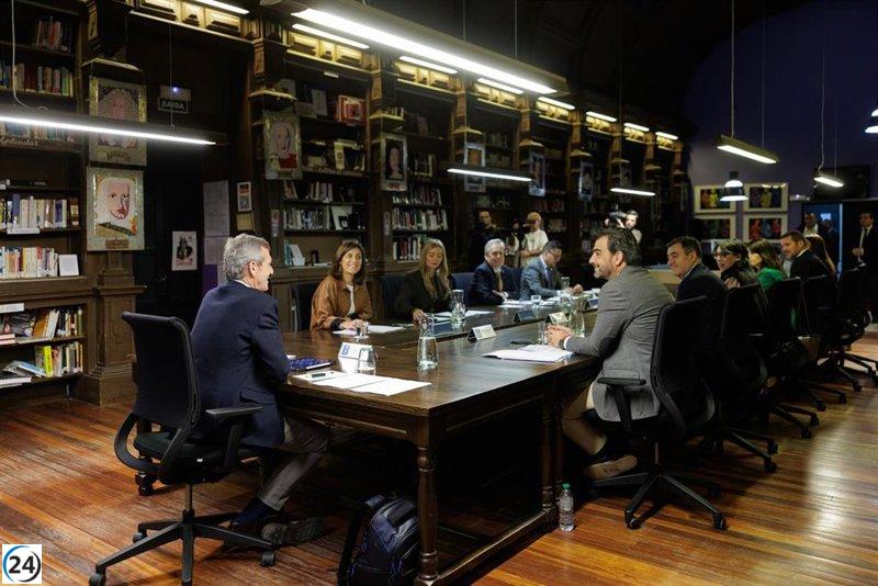 Rueda promete más de 32 millones para mejorar carreteras y establecer refugios climáticos en Ourense.