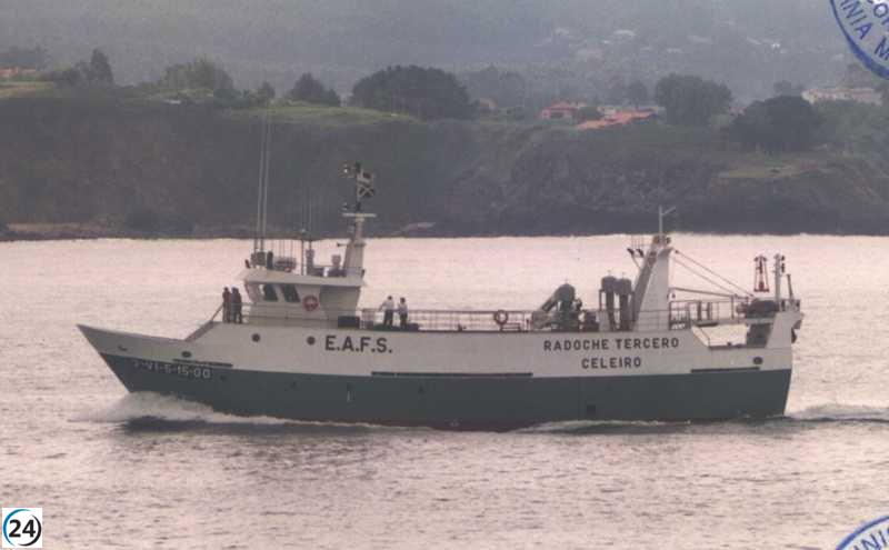 Salvan a los 11 miembros de la tripulación de un pesquero gallego en apuros cerca de Irlanda.