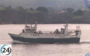 Salvan a los 11 miembros de la tripulación de un pesquero gallego en apuros cerca de Irlanda.