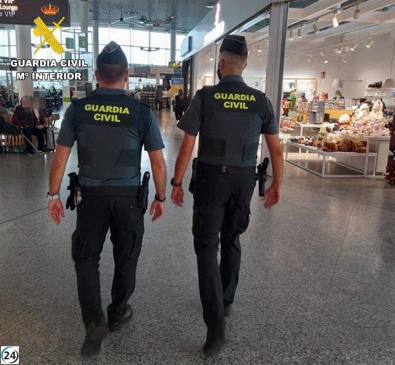 Tres hombres bajo investigación por robo en el aeropuerto de Santiago.