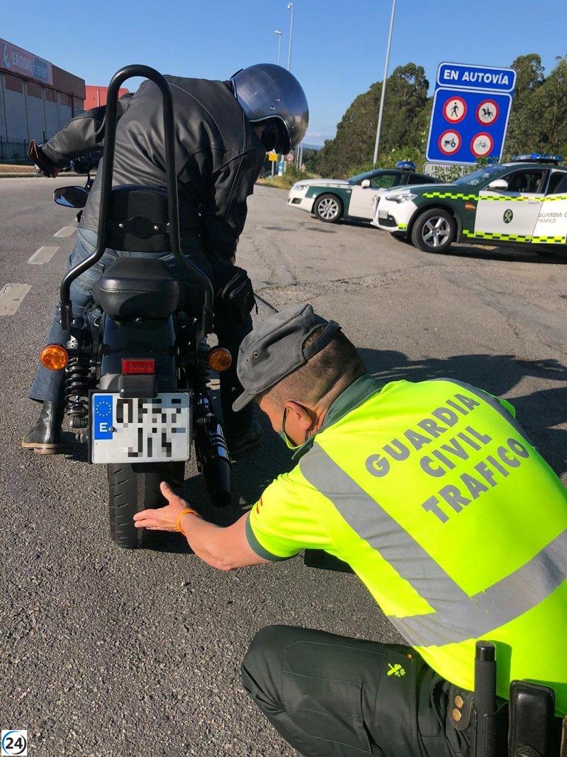 DGT y Guardia Civil inician este lunes un operativo especial de control de neumáticos y faros en Galicia.