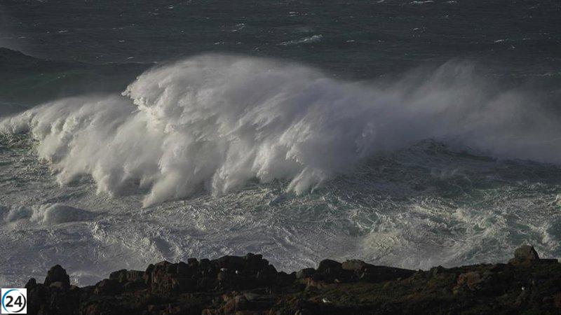 Galicia enfrenta alerta naranja por mal tiempo marítimo este lunes; se suspenden actividades deportivas.