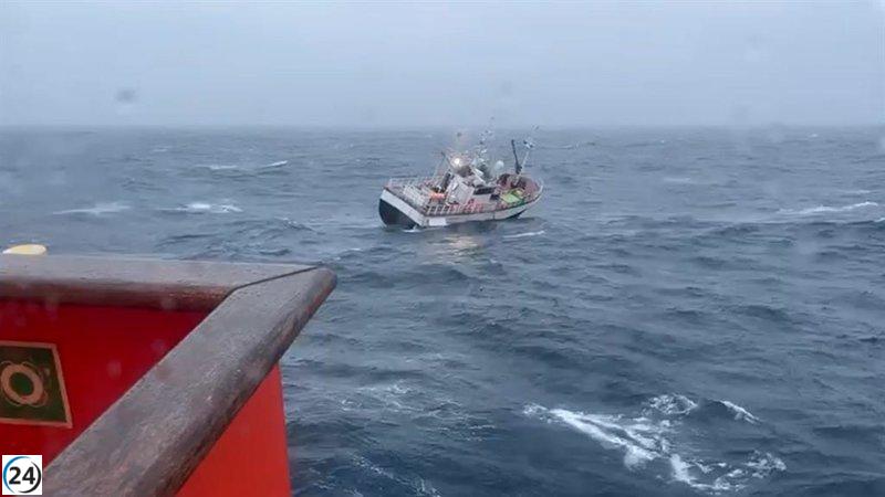 Mal tiempo bloquea rescate de pesquero a la deriva en Cabo Ortegal.