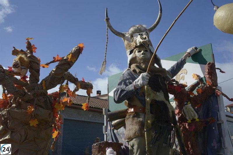 Entroido en Ourense: un sábado de sol atrae a turistas y residentes.