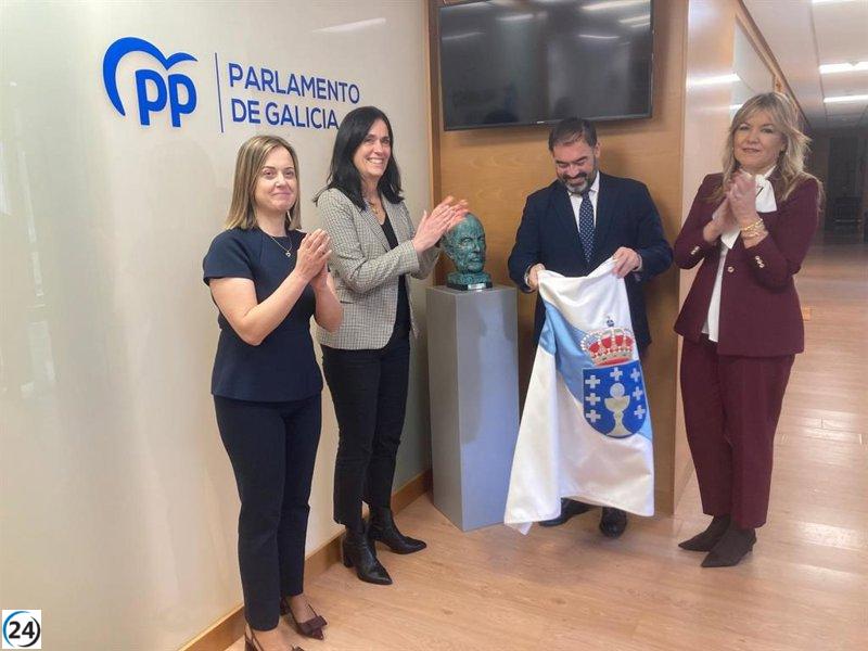 El PP de Galicia rinde homenaje a Fraga con un busto en su sede parlamentaria.