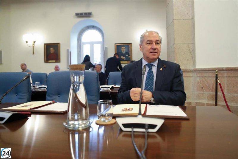 Fiscalía presenta cargos contra José Tomé por denuncia de acoso sexual.