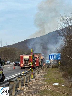 El tráfico en la A-52 es restablecido tras interrupción por accidente en Lubián (Zamora)