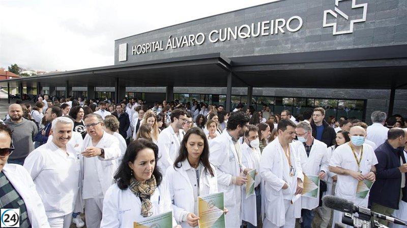 Médicos en huelga se concentran y piden al Sergas negociar.